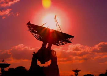 SANSA antennas at Hartebeesthoek in Gauteng, part of the tracking infrastructure supporting deep-space missions such as Artemis II.