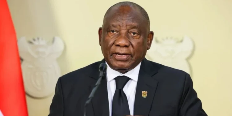 A broken streetlight on a South African street, one of the hazards named in the Ramaphosa 90-day plan