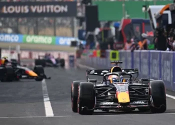 A Formula 1 car on track, illustrating the F1 South Africa bids for Kyalami and the Swartland