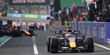 A Formula 1 car on track, illustrating the F1 South Africa bids for Kyalami and the Swartland