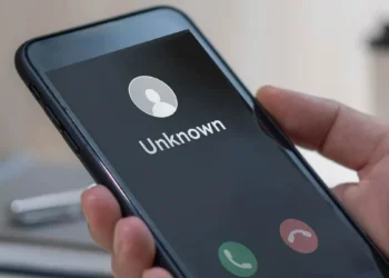 A mobile phone showing an unknown incoming call, relating to spam calls South Africa and the opt-out registry